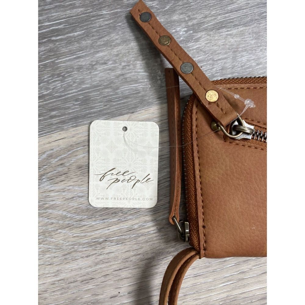 *Free People Wallet Brown Distressed Vegan Wristlet Strap Zip Closer Clutch NEW - Picture 2 of 5